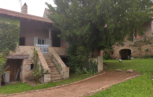 Photographie 2 de la maison en Bourgogne qui a servi de modèle à la réalisation du dessin personnalisé