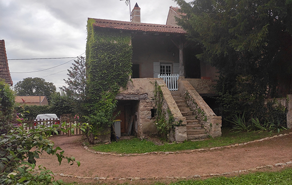 Photographie 1 de la maison en Bourgogne qui a servi de modèle à la réalisation du dessin personnalisé